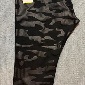 Old Navy Black and Gray Camouflage Leggings